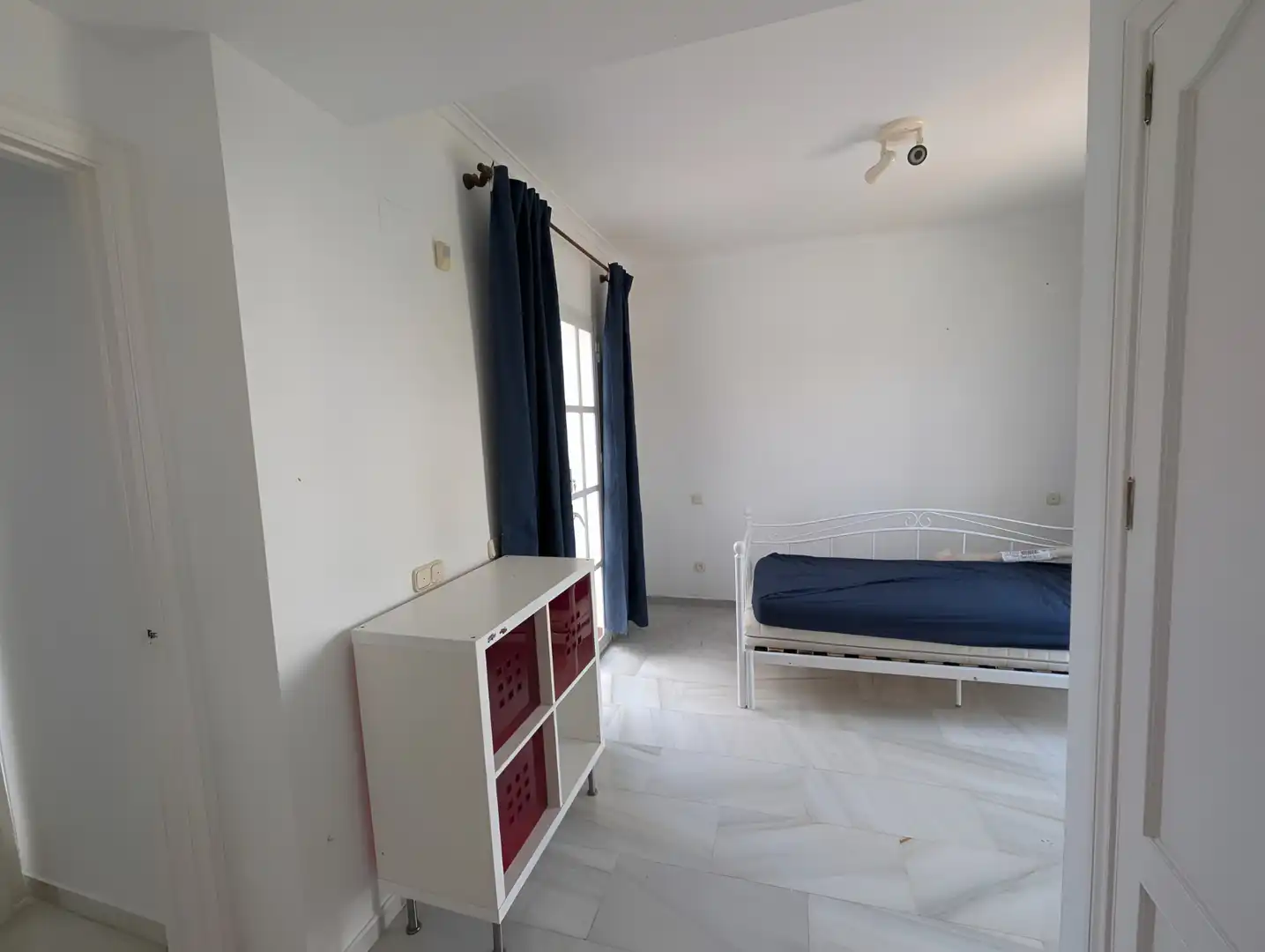 Dormitori de Casa adosada en venda en Estepona amb Aire condicionat, Terrassa i Piscina