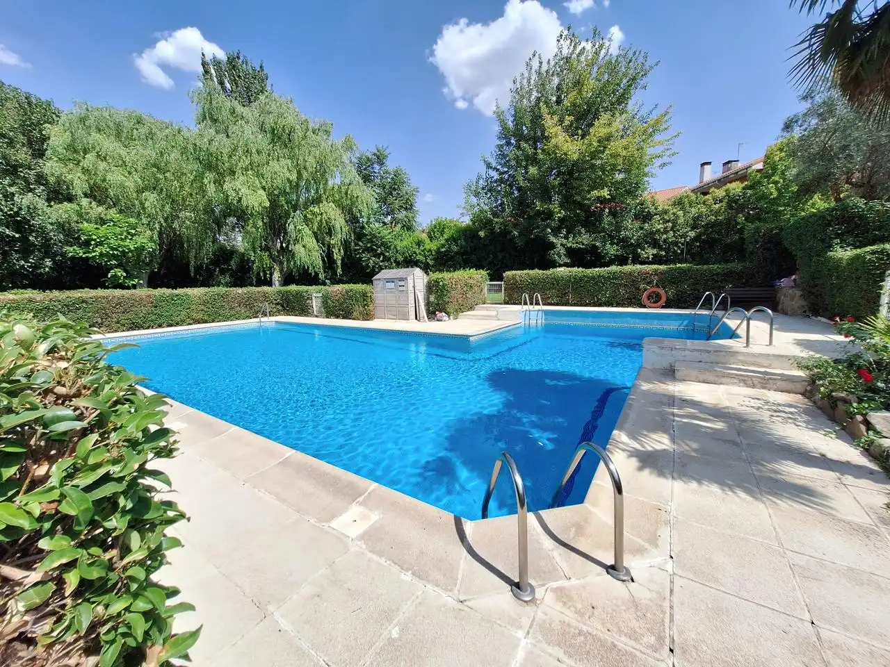 Piscina de Casa adosada en venda en Quijorna amb Calefacció, Terrassa i Piscina comunitària