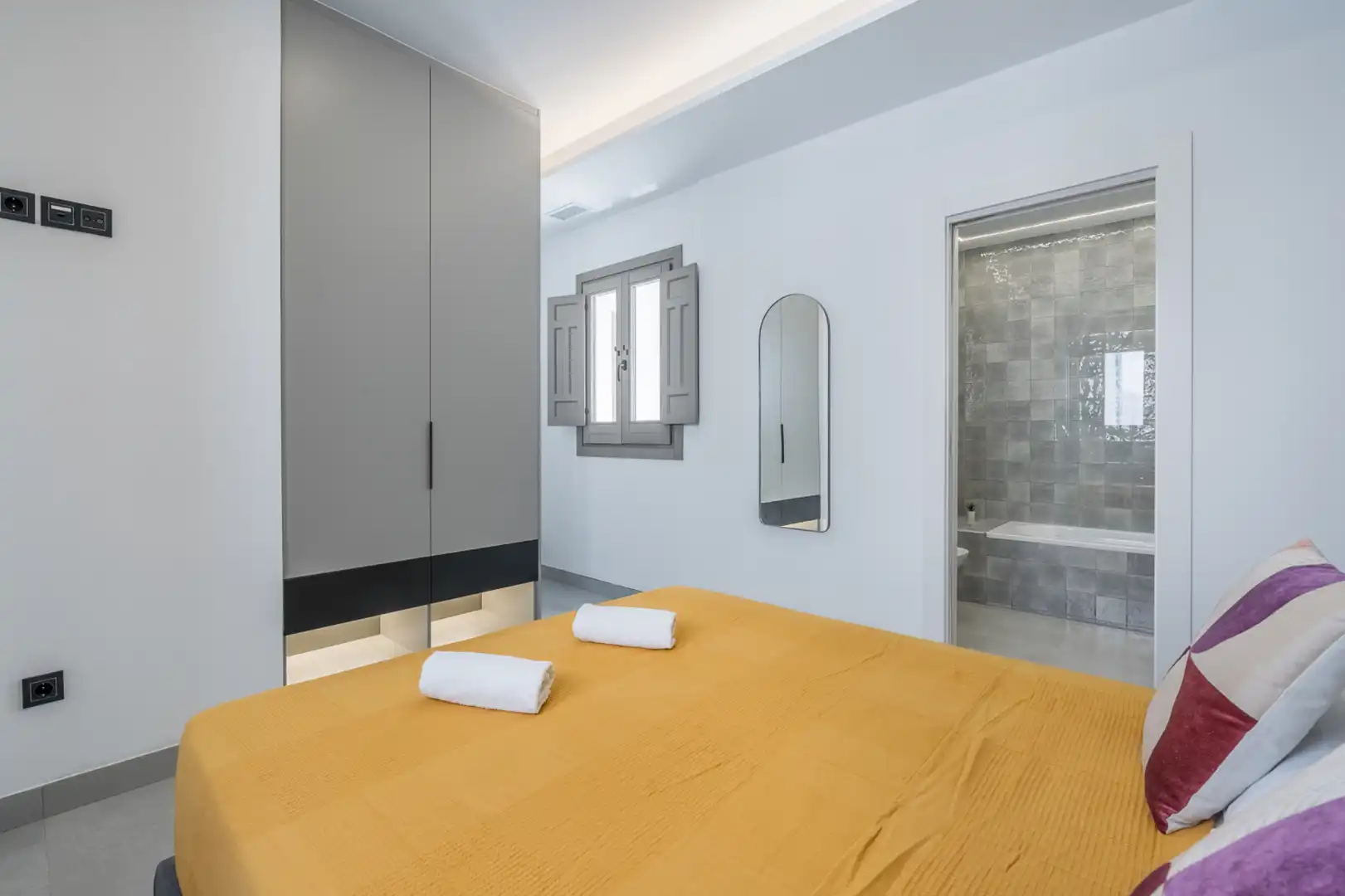 Bedroom of Flat for rent in Granada  with Air Conditioner, Heating and Furnished