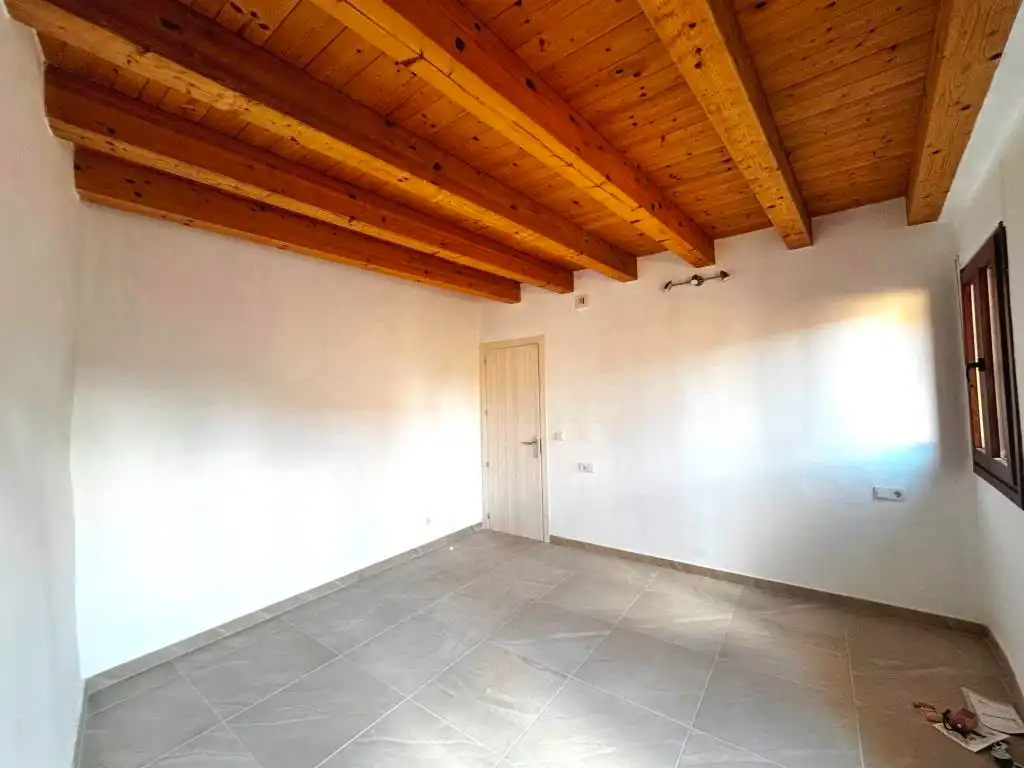 Casa adosada en venta en Calle de los Serranos de Aparicio, 11, Cretas