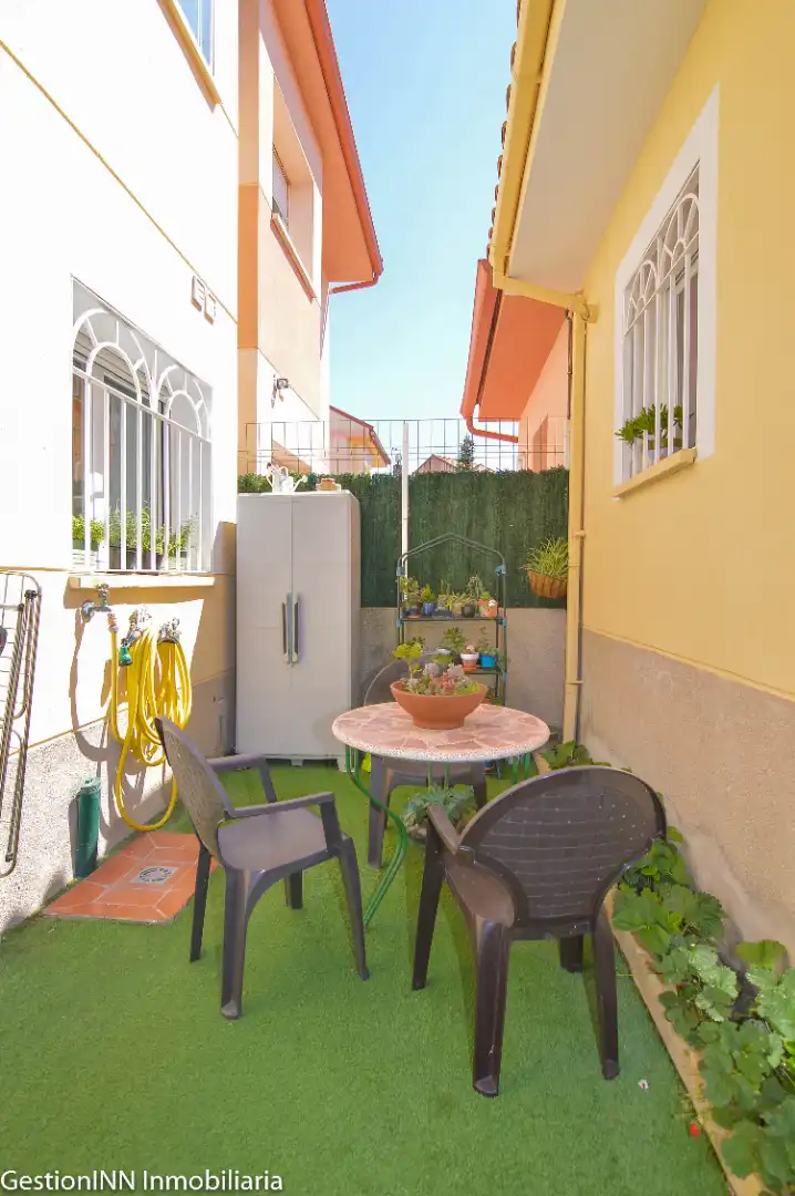 Terraza de Casa adosada en venta en Valdemorillo con Calefacción, Jardín privado y Parquet