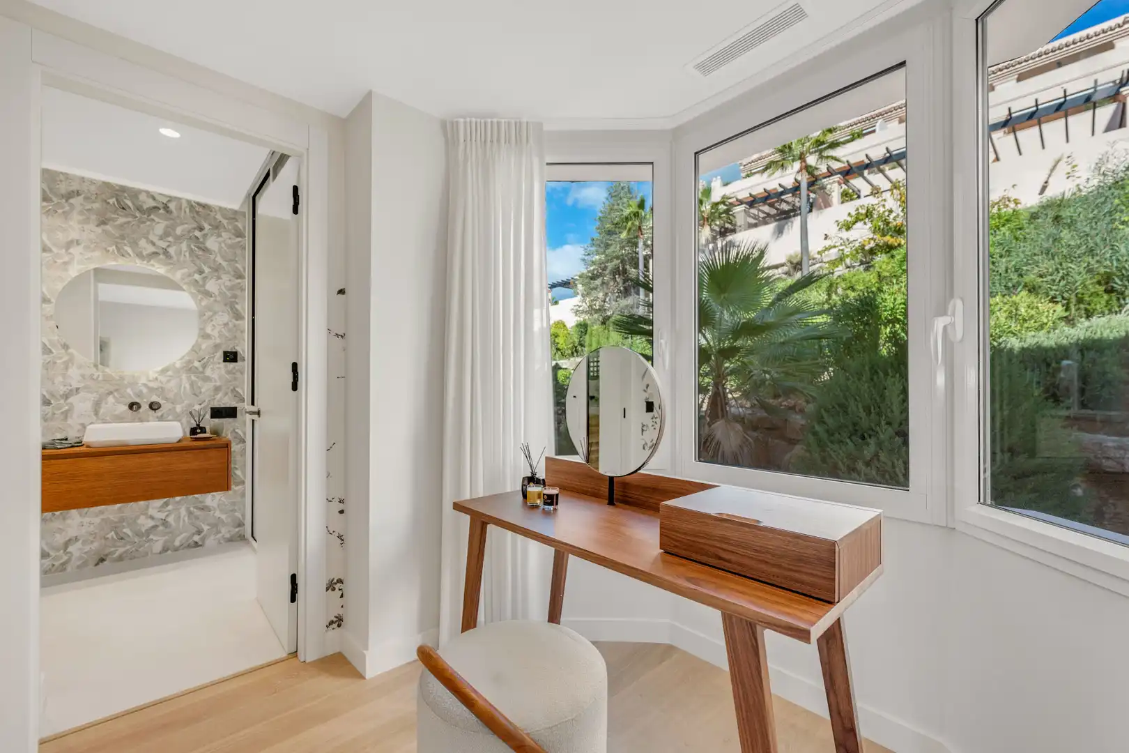 Dormitori de Apartament en venda en Marbella amb Aire condicionat, Terrassa i Piscina