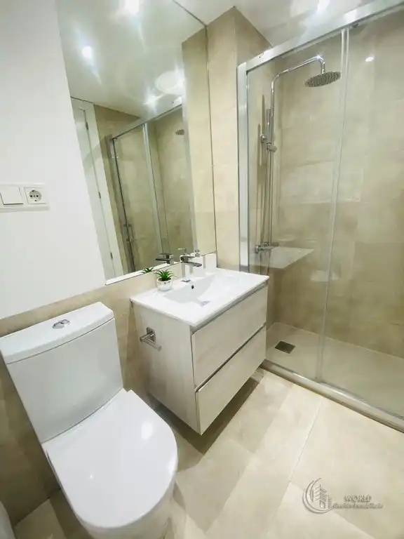 Baño de Piso de alquiler en Madrid con Aire acondicionado, Calefacción y Jardín privado