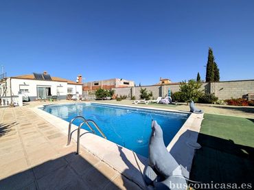 Casa con piscina en venta en Calle G
