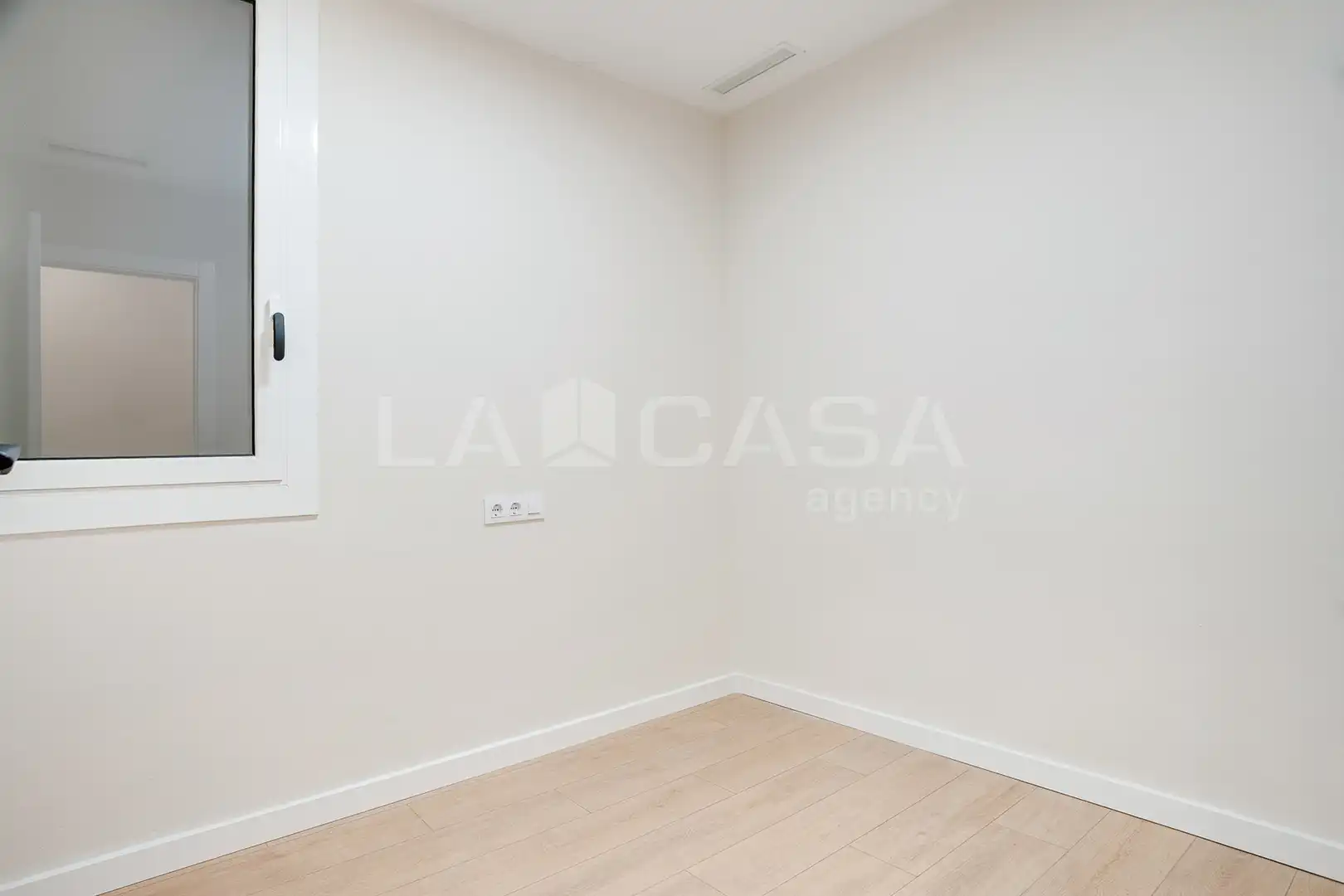 Flat for sale in Barcelona  with Balcony