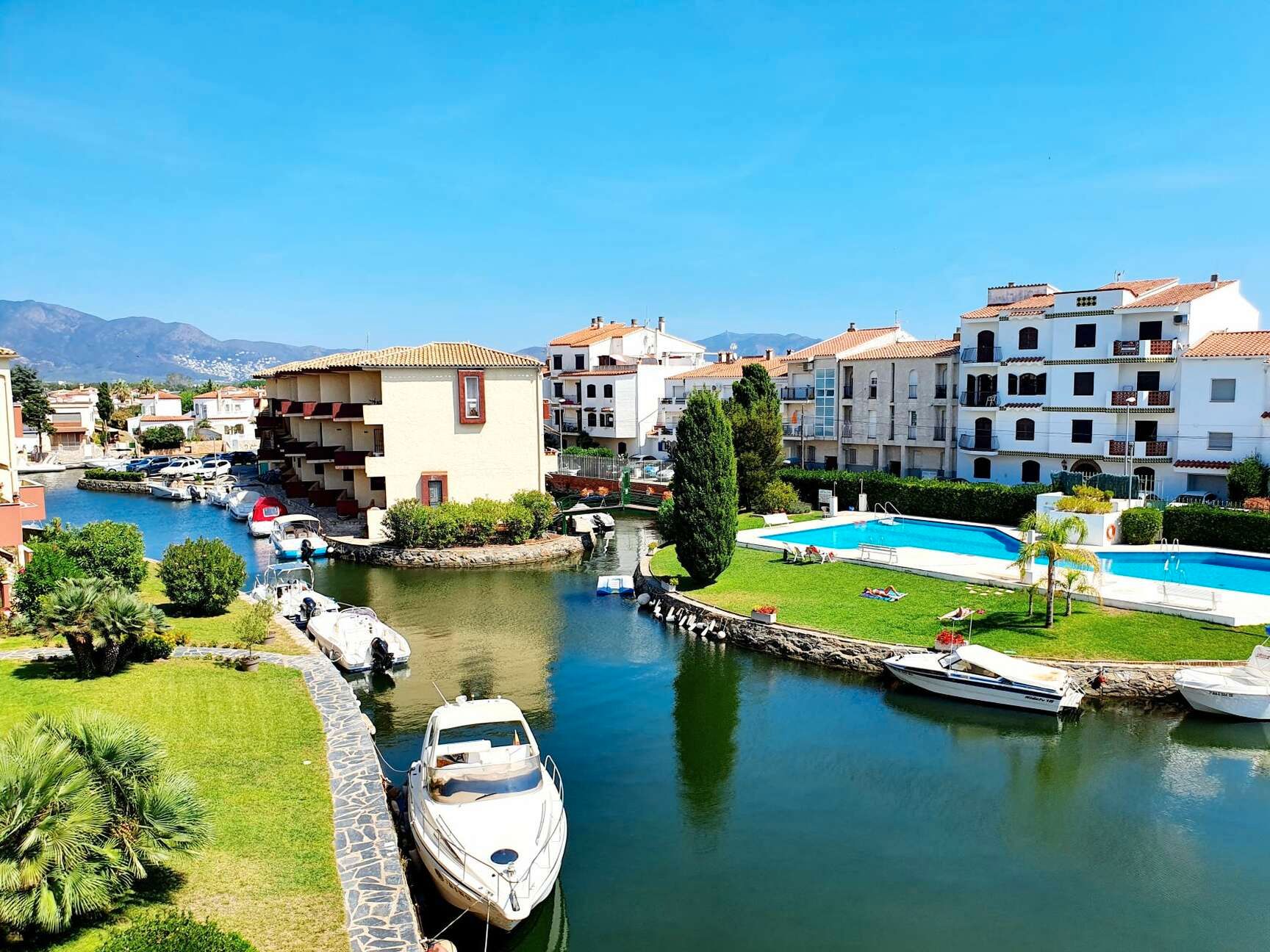 Exterior view of Apartment for sale in Empuriabrava  with Air Conditioner, Heating and Terrace