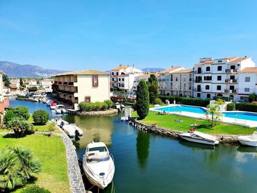 Apartment with pool for sale in Carrer Port Empordà 7