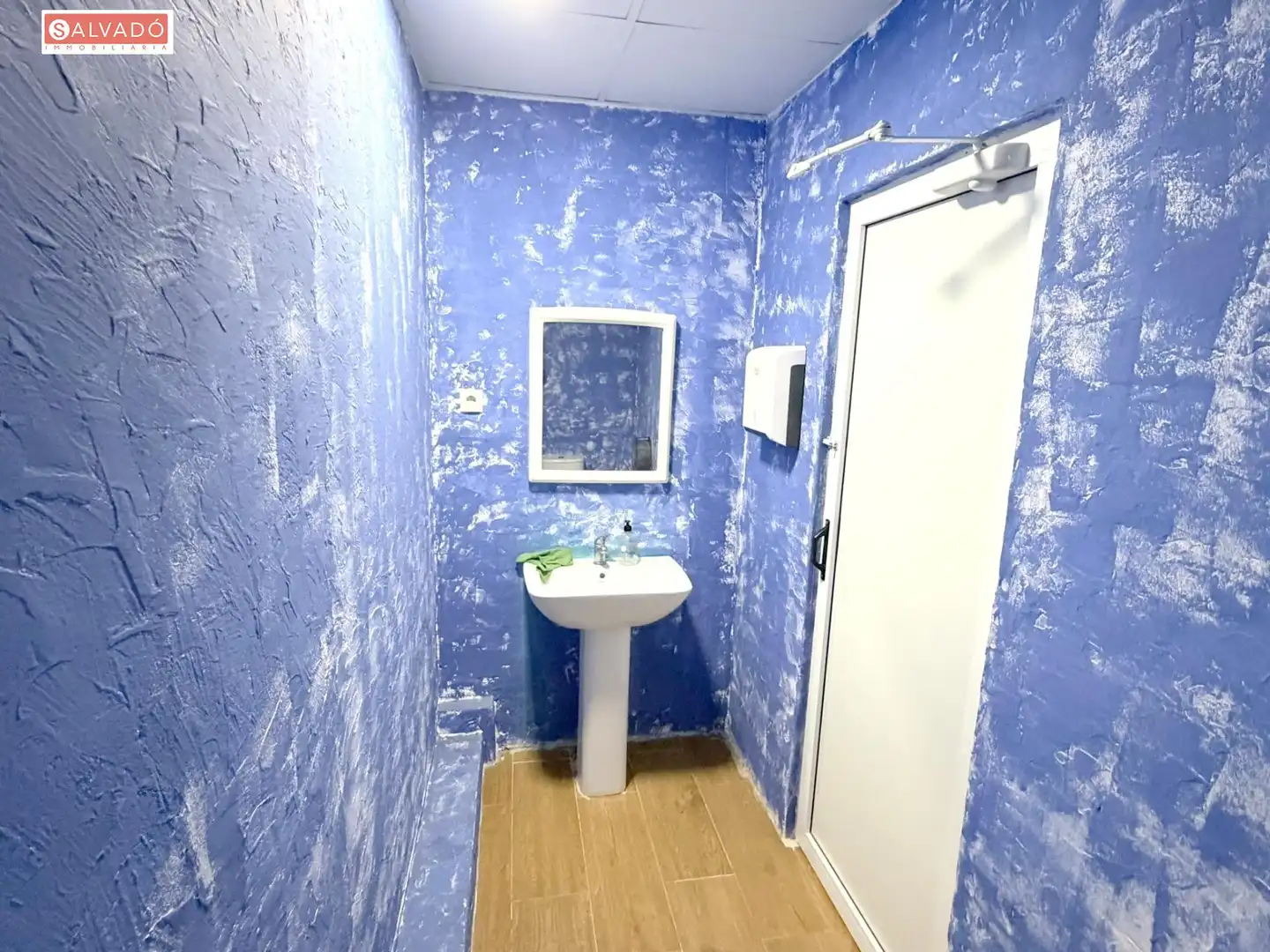Bathroom of Commercial properties for rent in Calafell  with Air Conditioner and Terrace