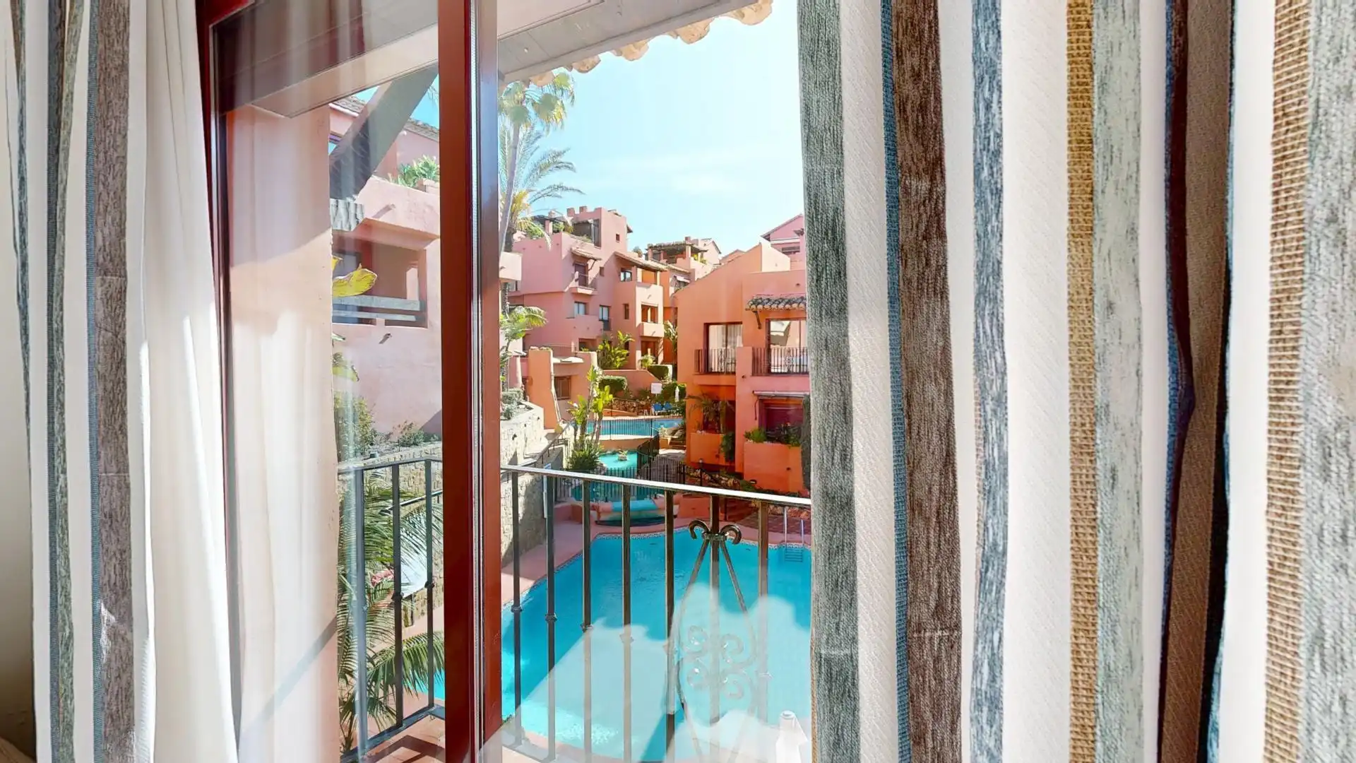 Schlafzimmer von Wohnung zum Verkauf in Marbella mit Heizung, Privatgarten und Terrasse