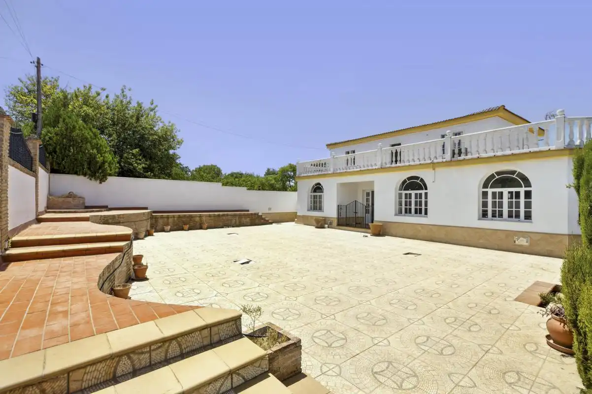 Jardí de Casa o xalet en venda en Carmona amb Aire condicionat, Calefacció i Jardí privat