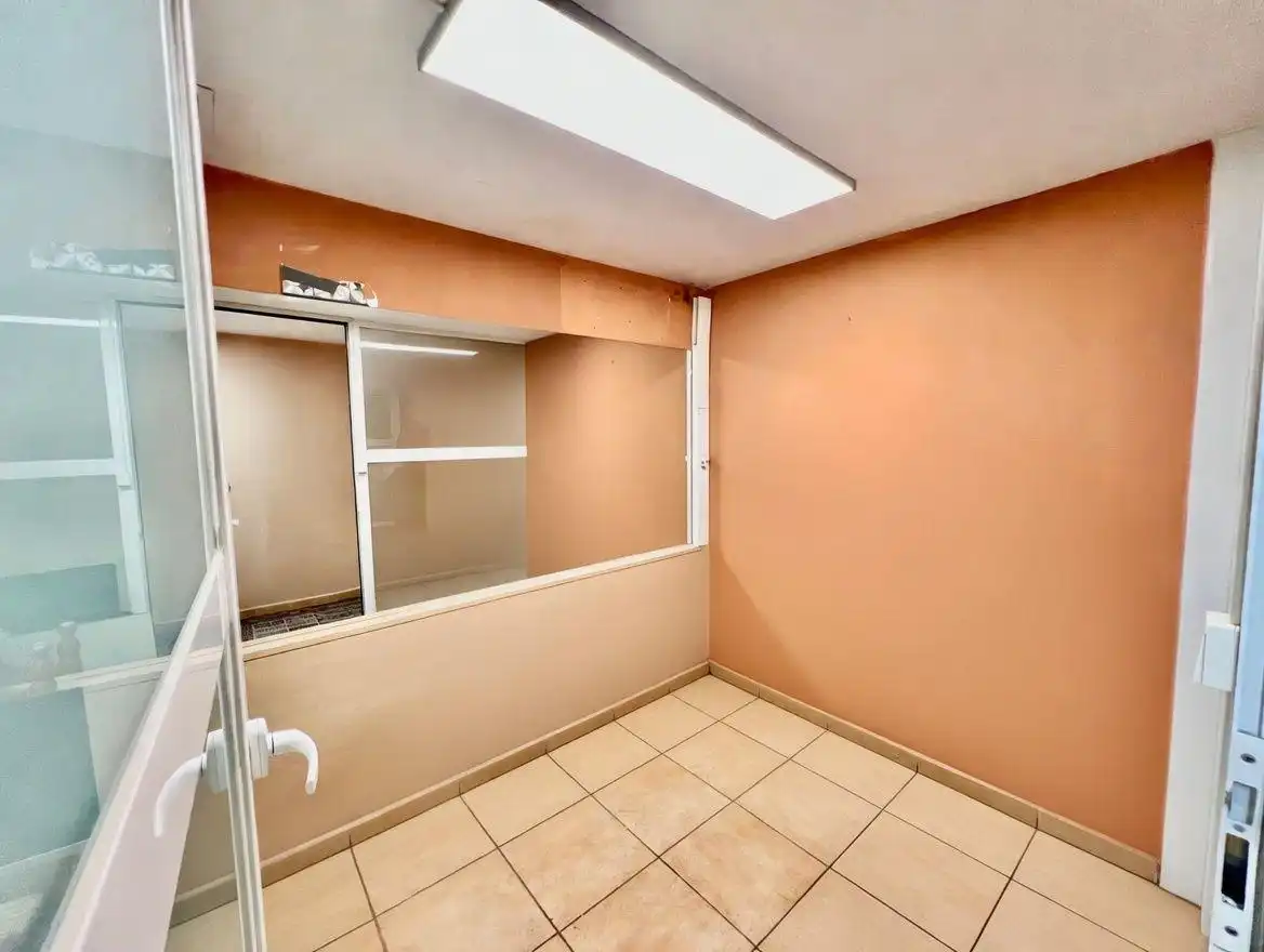 Business premises to rent in Ronda de la Roureda, imagen 9