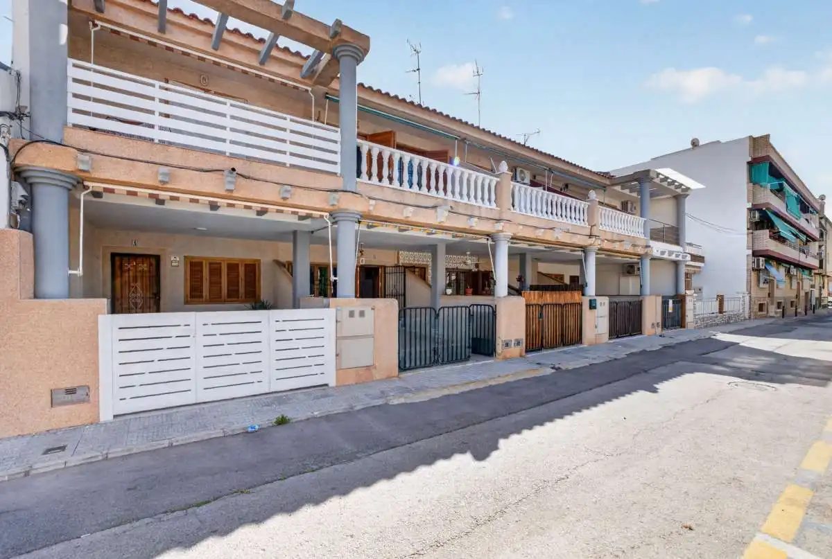 Außenansicht von Einfamilien-Reihenhaus zum Verkauf in San Pedro del Pinatar