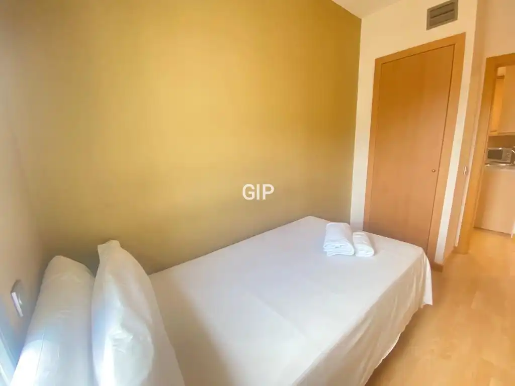 Schlafzimmer von Wohnung zur Miete in Madrid mit Klimaanlage, Heizung und Parkett
