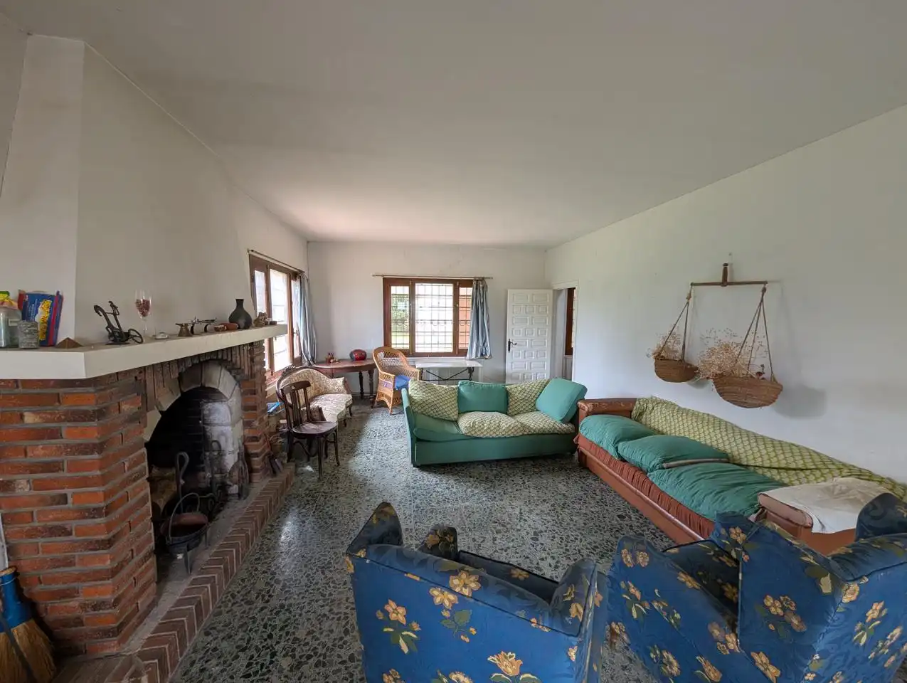 Sala de estar de Finca rústica en venta en Pozorrubio de Santiago con Jardín privado, Piscina y Sauna