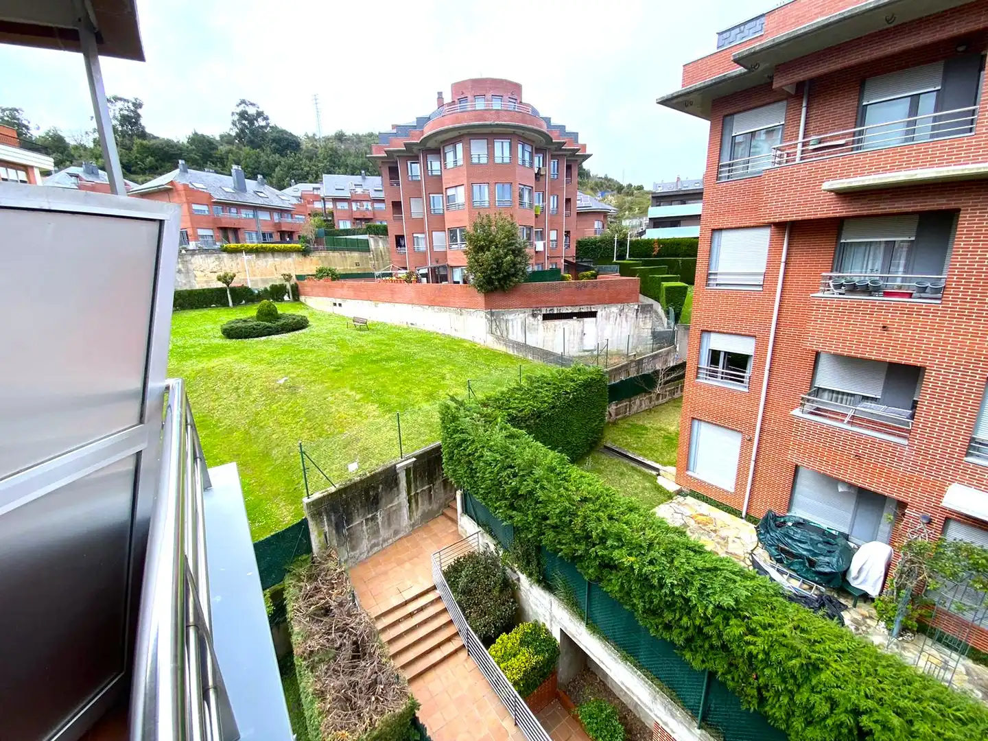 Vista exterior de Ático en venta en Castro-Urdiales con Calefacción, Jardín privado y Parquet