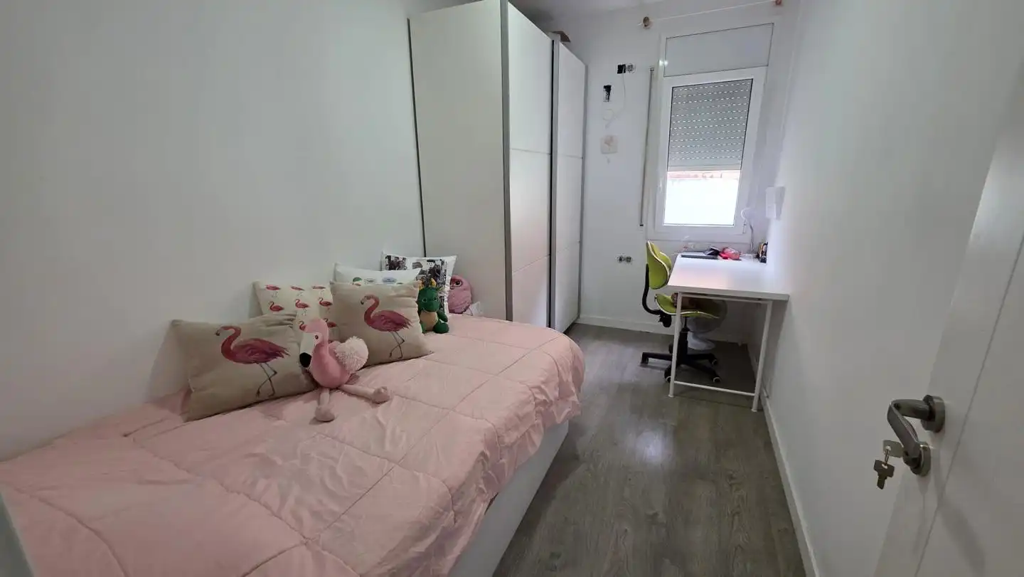 Bedroom of Ground floor for share in Terrassa  with Air Conditioner, Heating and Terrace