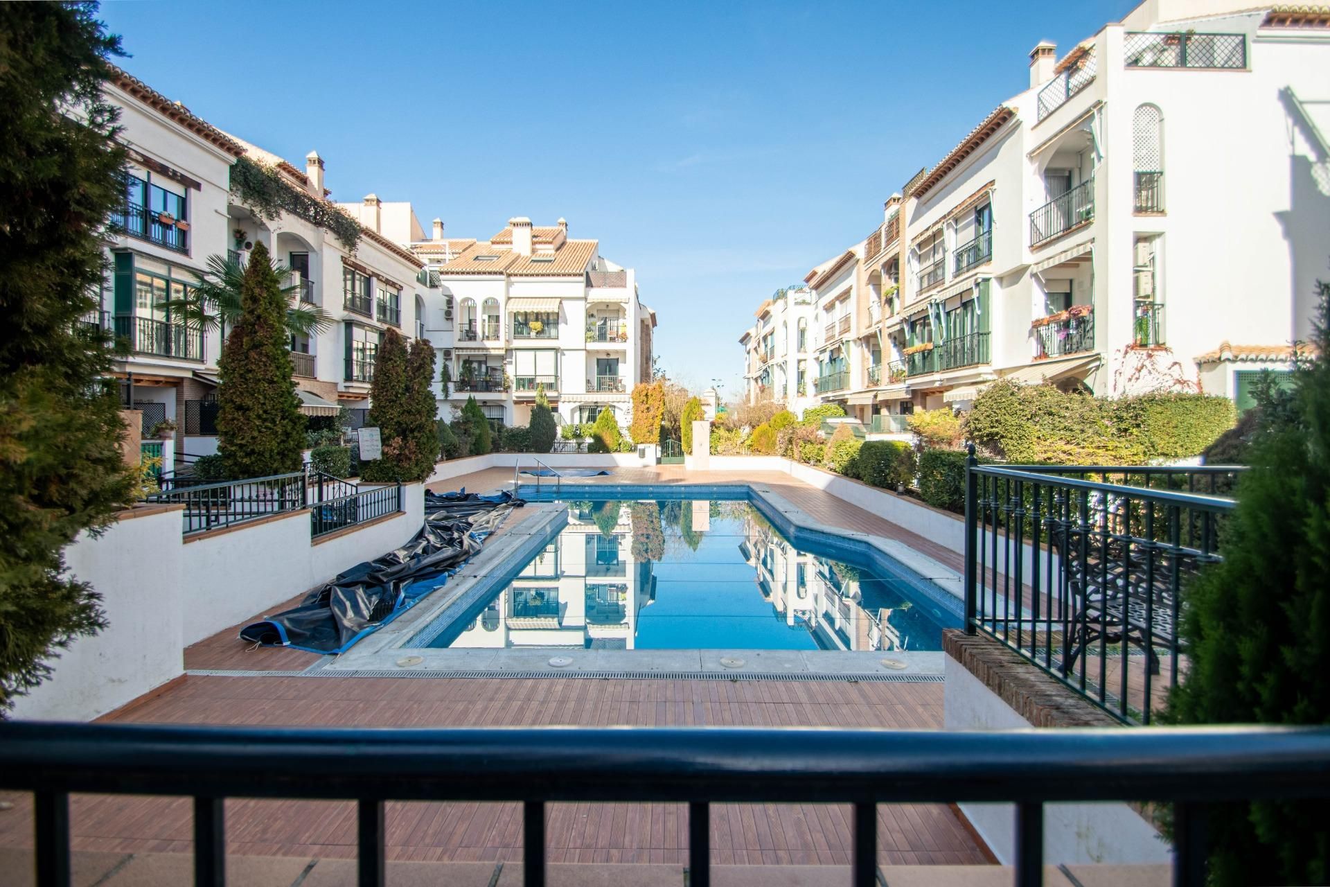 Vista exterior de Piso en venta en  Granada Capital con Jardín privado y Terraza