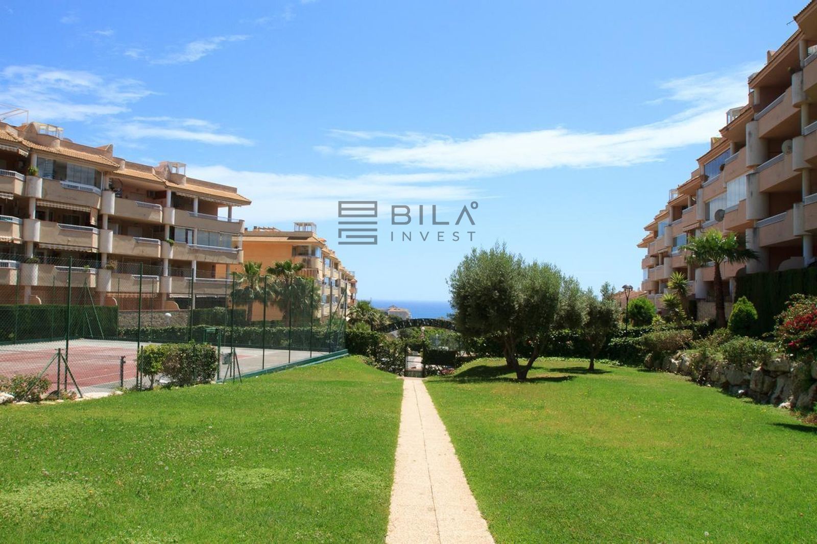 Vista exterior de Pis en venda en Fuengirola amb Aire condicionat, Terrassa i Piscina
