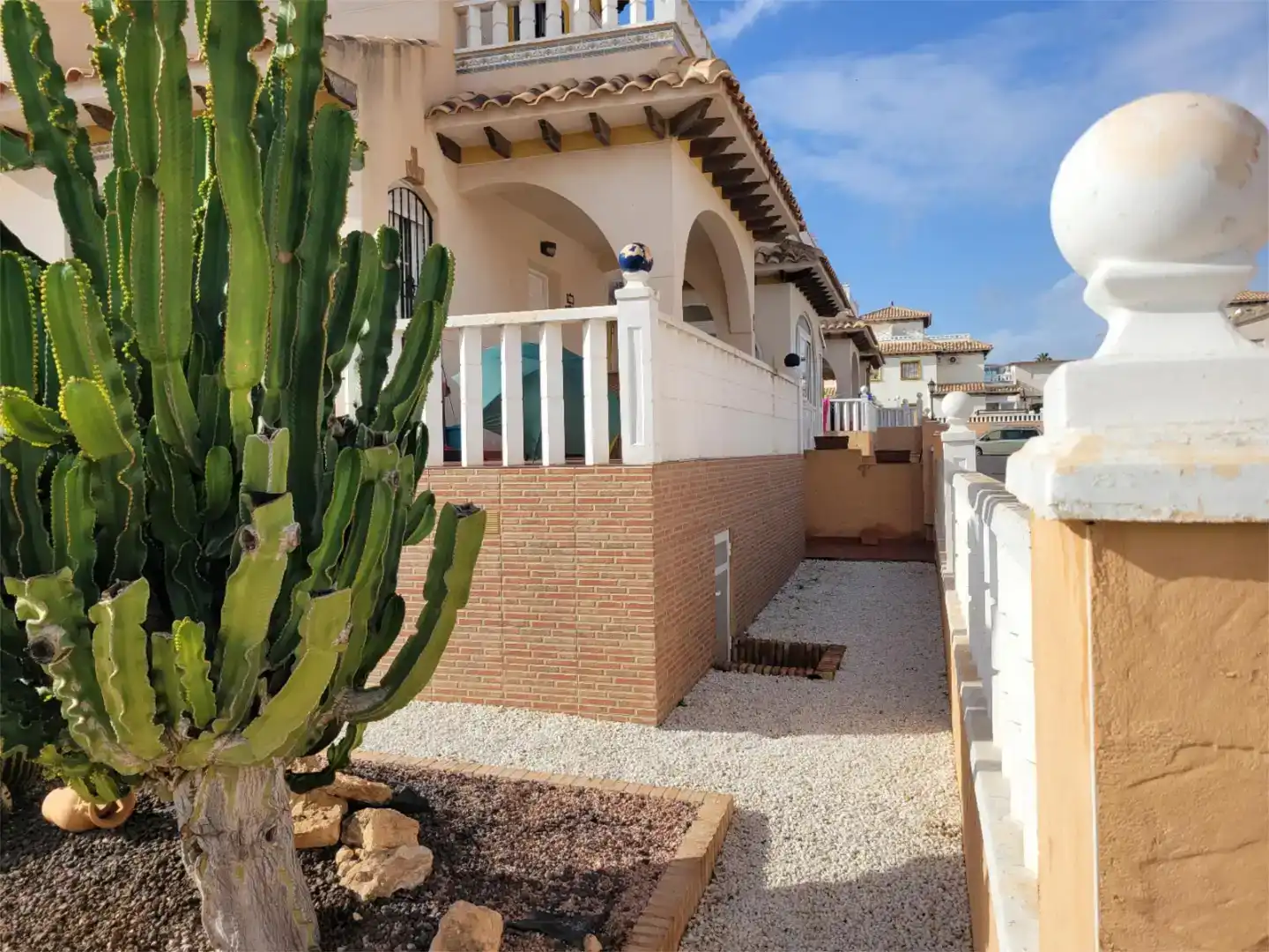 Jardí de Casa adosada en venda en Orihuela amb Jardí privat, Traster i Moblat