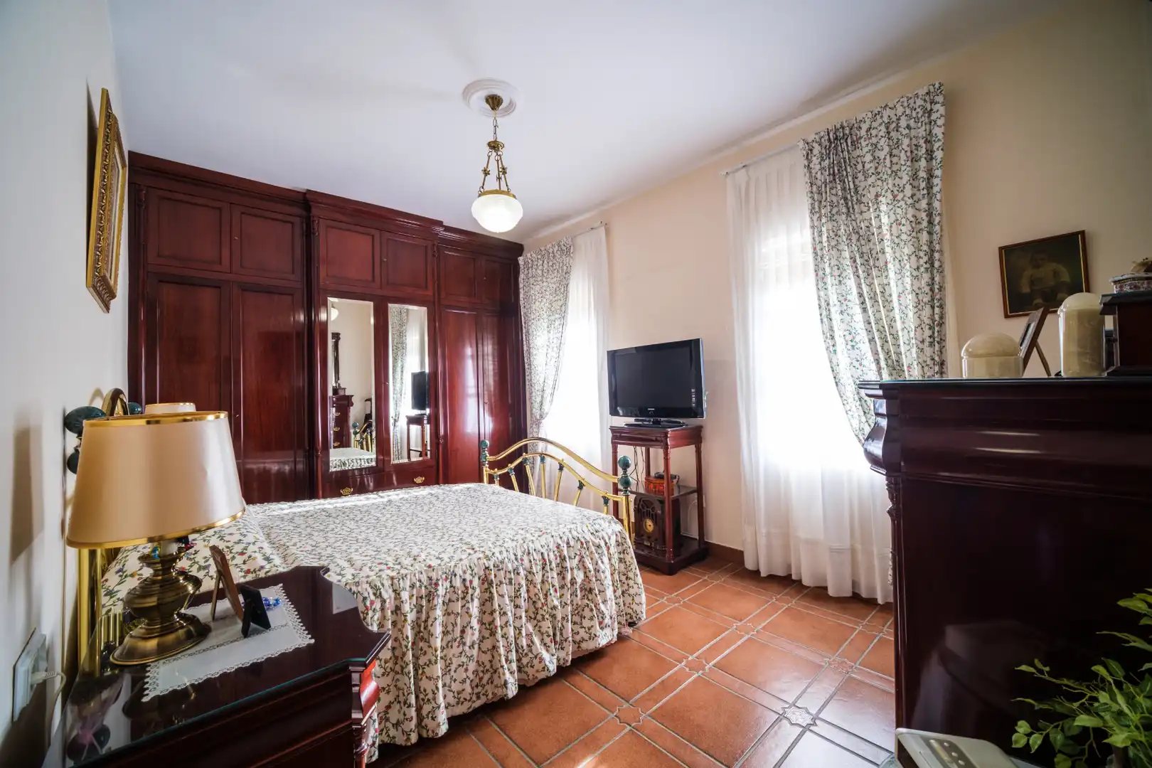Dormitori de Casa o xalet en venda en Montequinto amb Jardí privat, Terrassa i Moblat