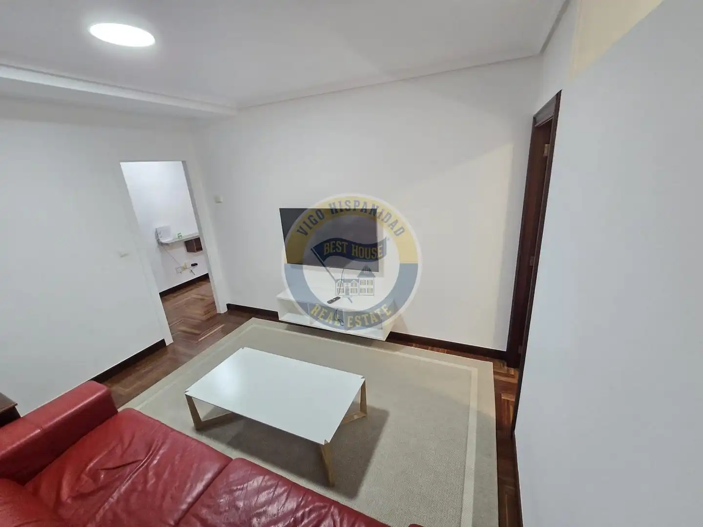 Sala d'estar de Pis de lloguer en Vigo  amb Calefacció, Parquet i Moblat