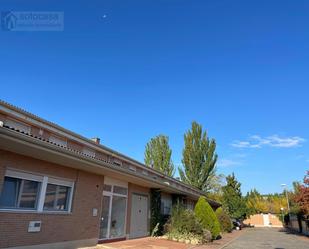 Vista exterior de Casa adosada de lloguer en Simancas amb Aire condicionat, Calefacció i Jardí privat