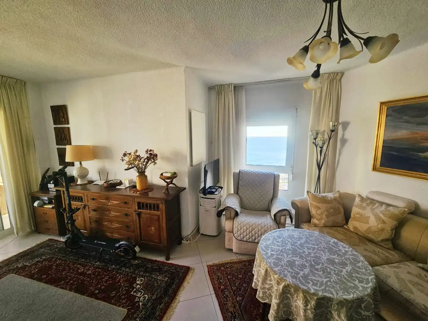 Sala de estar de Apartamento en venta en Torrox con Amueblado y Piscina comunitaria
