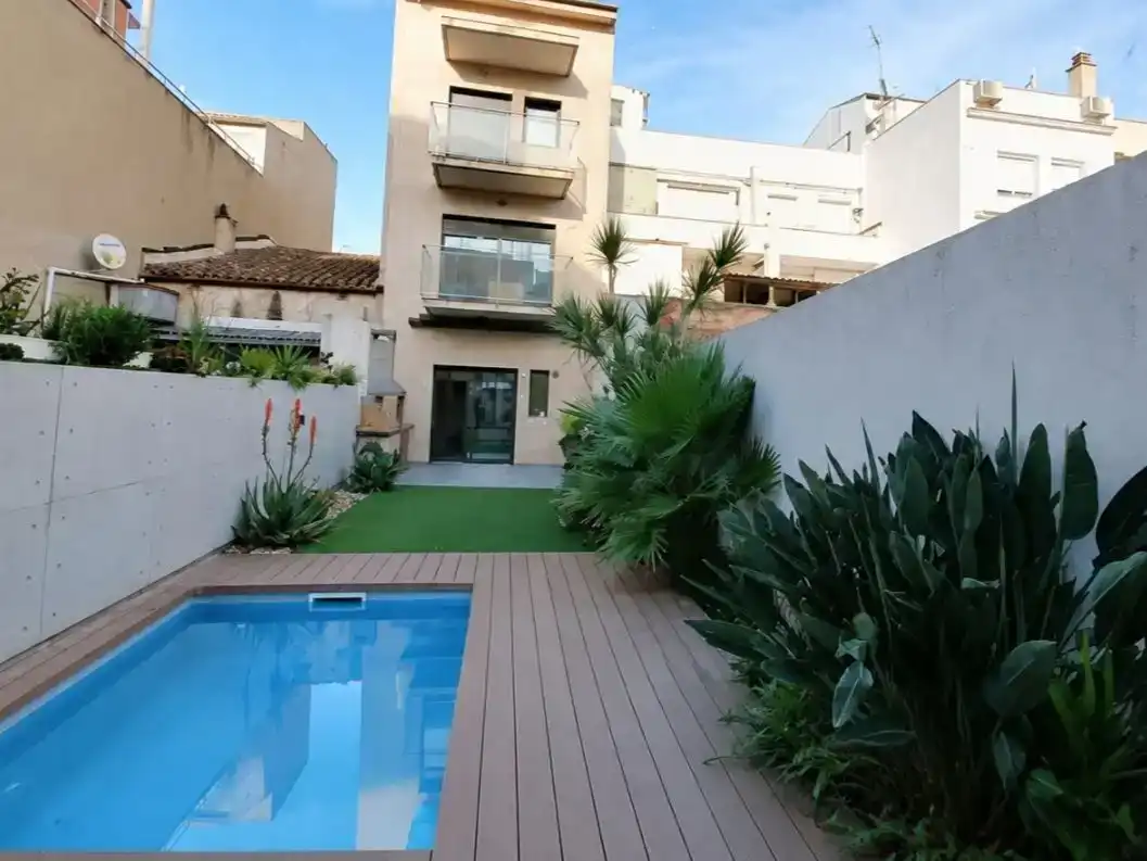Swimming pool of Detached homes for sale in Badalona  with Air Conditioner, Swimming Pool and Balcony