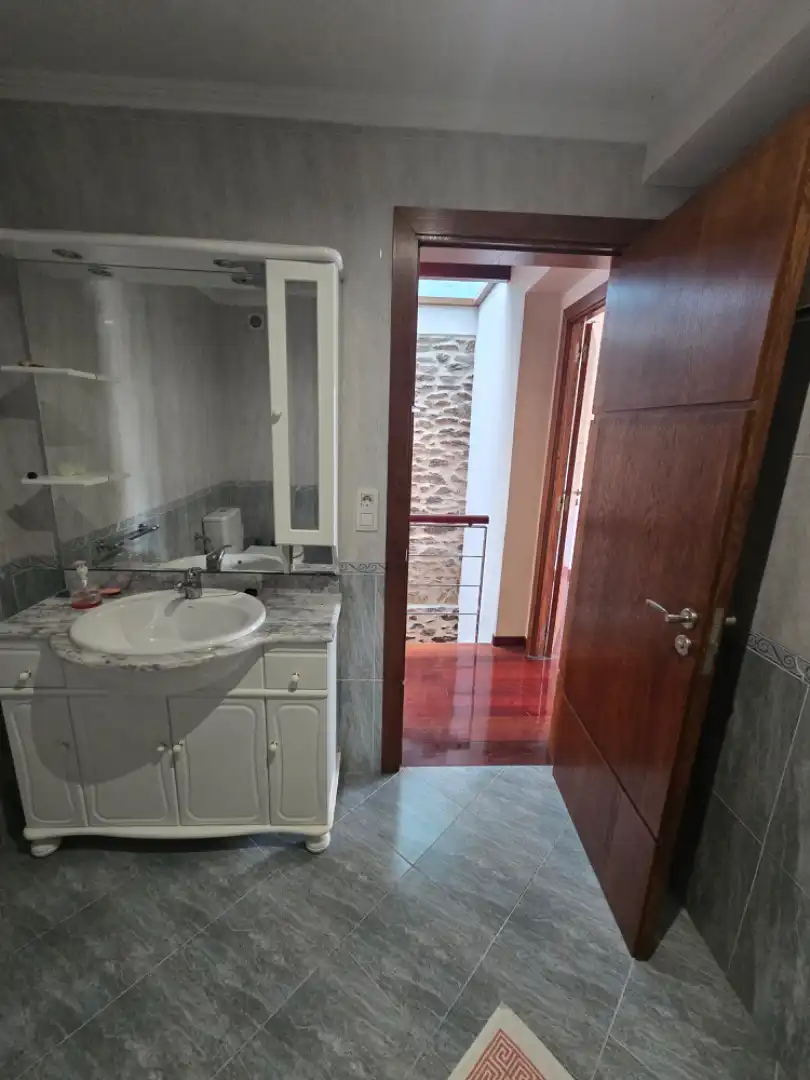 Baño de Casa adosada en venta en Viveiro con Calefacción, Parquet y Horno