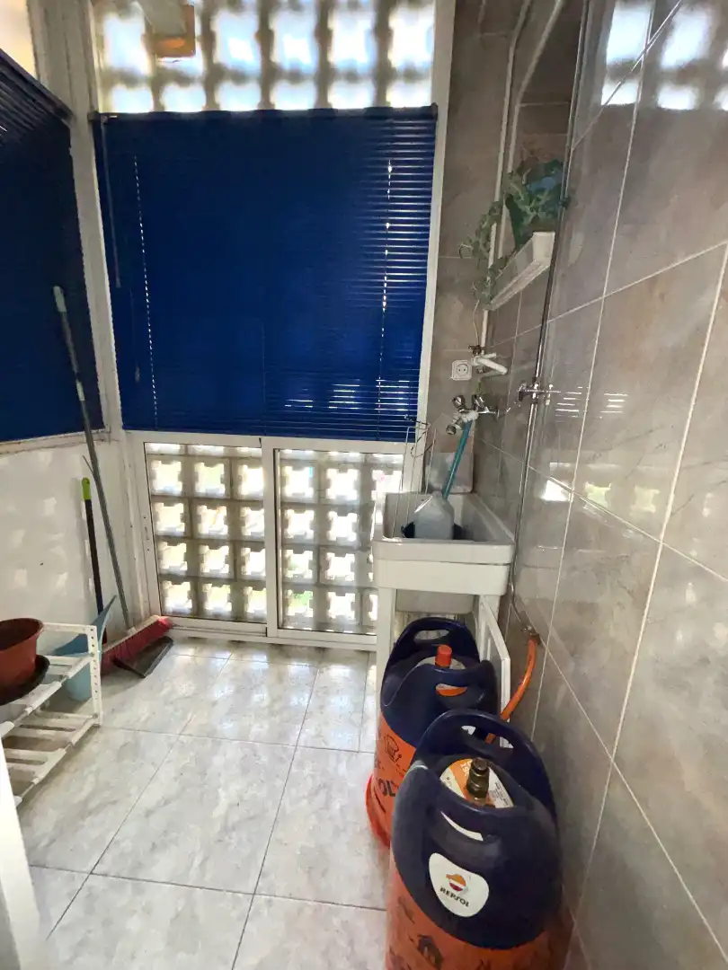 Badezimmer von Wohnung zum Verkauf in Plasencia mit Klimaanlage, Parkett und Ofen