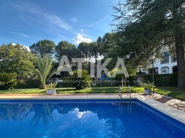 Villa con balcone in vendita a Centro