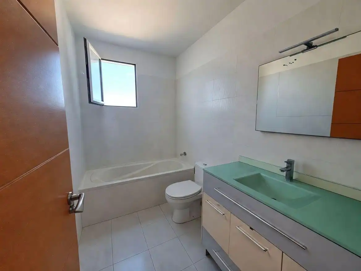 Detached house with terrace to rent in Calle NAVARRO REVERTER, imagen 8