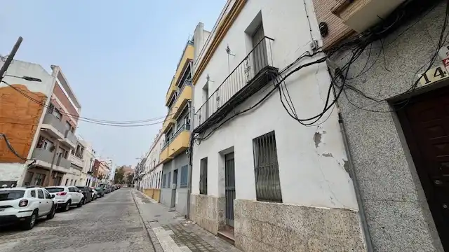 Außenansicht von Einfamilien-Reihenhaus zum Verkauf in Córdoba mit Balkon