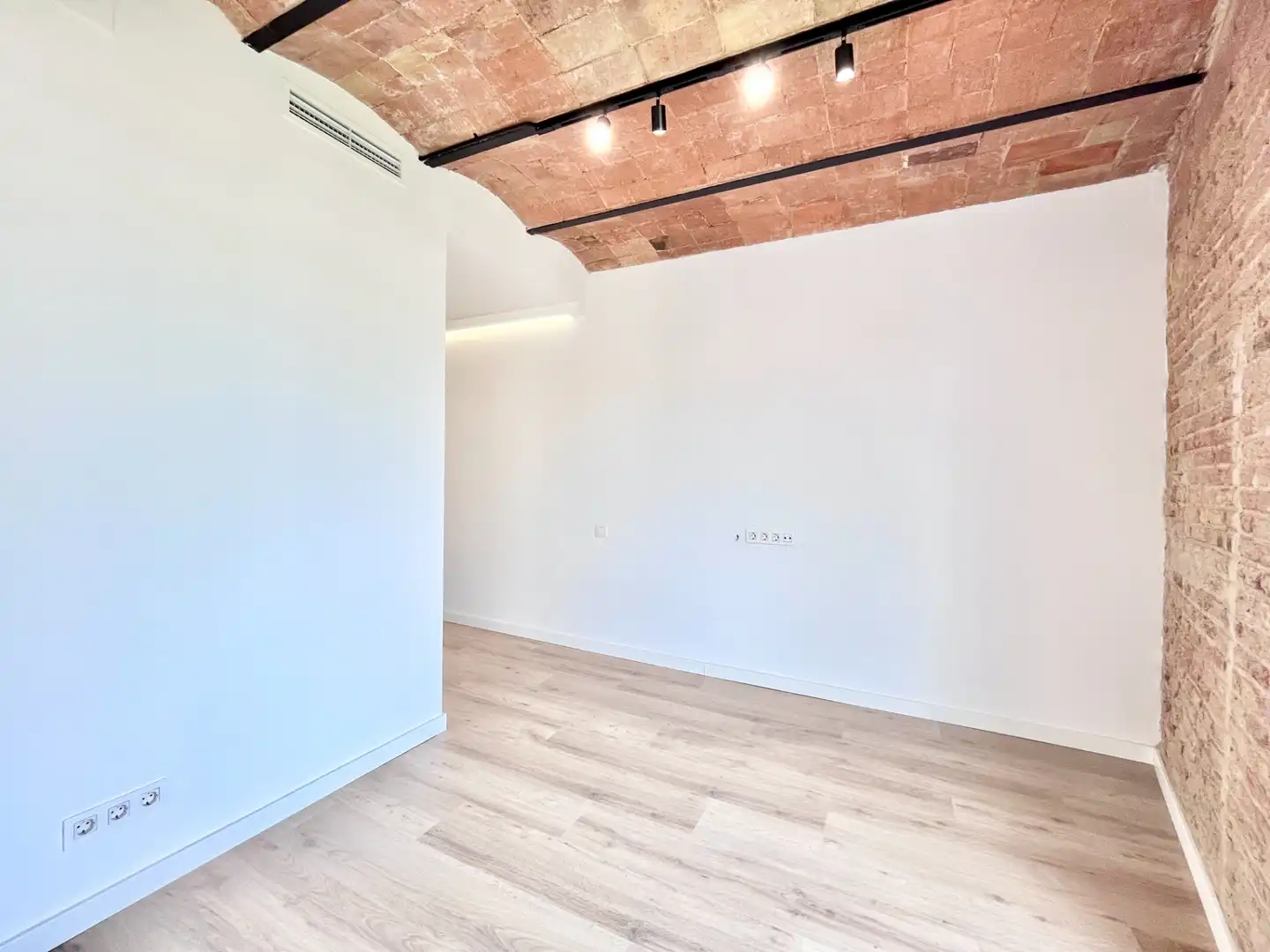 Wohnung zum Verkauf in Barcelona mit Klimaanlage, Heizung und Parkett