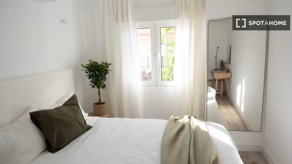 Bedroom of Flat for rent in Valencia  with Air Conditioner, Heating and Furnished