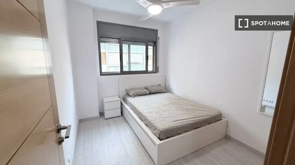 Bedroom of Flat for share in Parets del Vallès  with Air Conditioner, Heating and Furnished