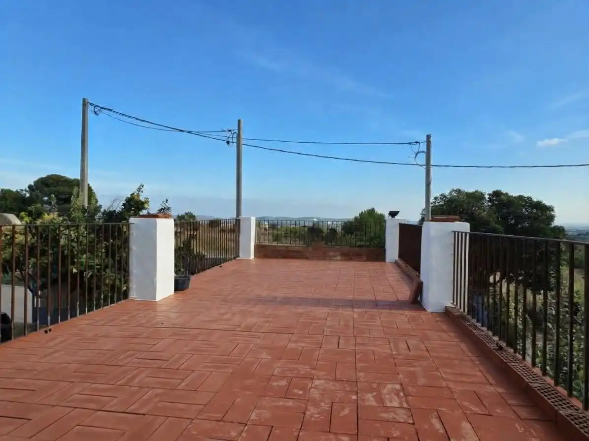 Casa con terraza en venta en Carrer DISEMINADOS, imagen 2