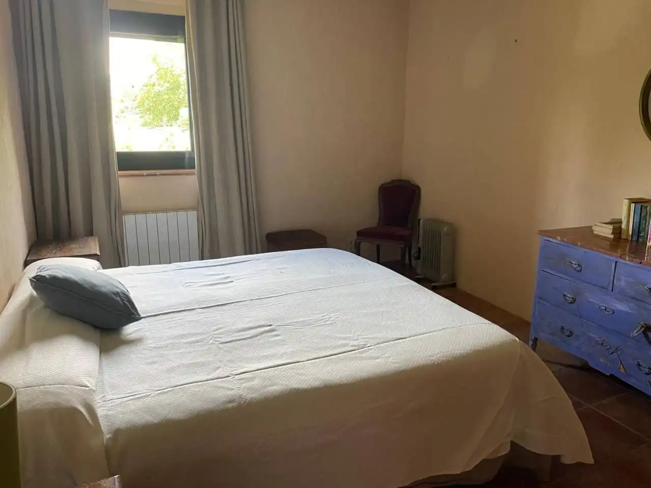 Habitación de Finca rústica de alquiler en Aiguaviva con Calefacción, Jardín privado y Terraza