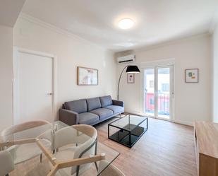 Living room of Flat for sale in  Sevilla Capital  with Air Conditioner, Furnished and Oven
