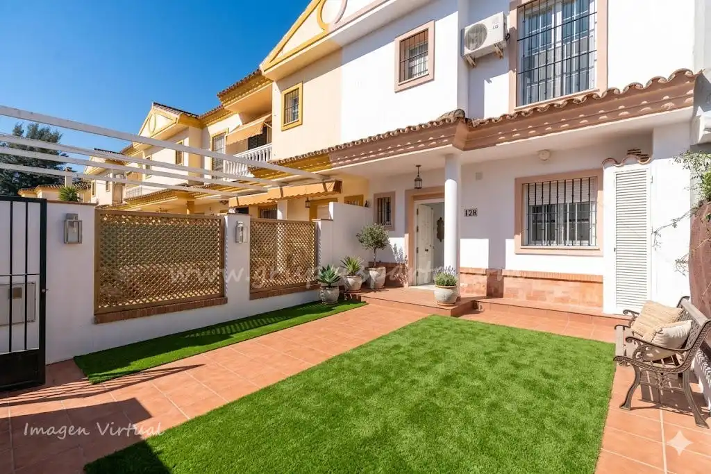 Garden of Detached homes for sale in Espartinas  with Air Conditioner, Heating and Oven