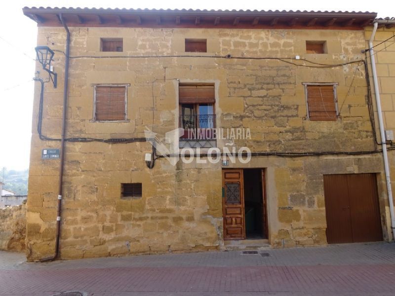 Vista exterior de Casa o xalet en venda en Rodezno amb Calefacció, Terrassa i Moblat