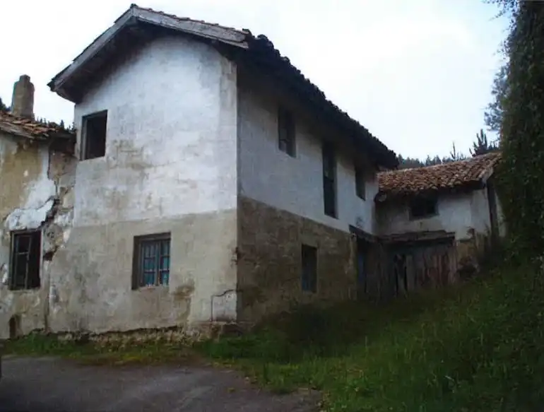 Vista exterior de Casa adosada en venda en Gizaburuaga amb Jardí privat