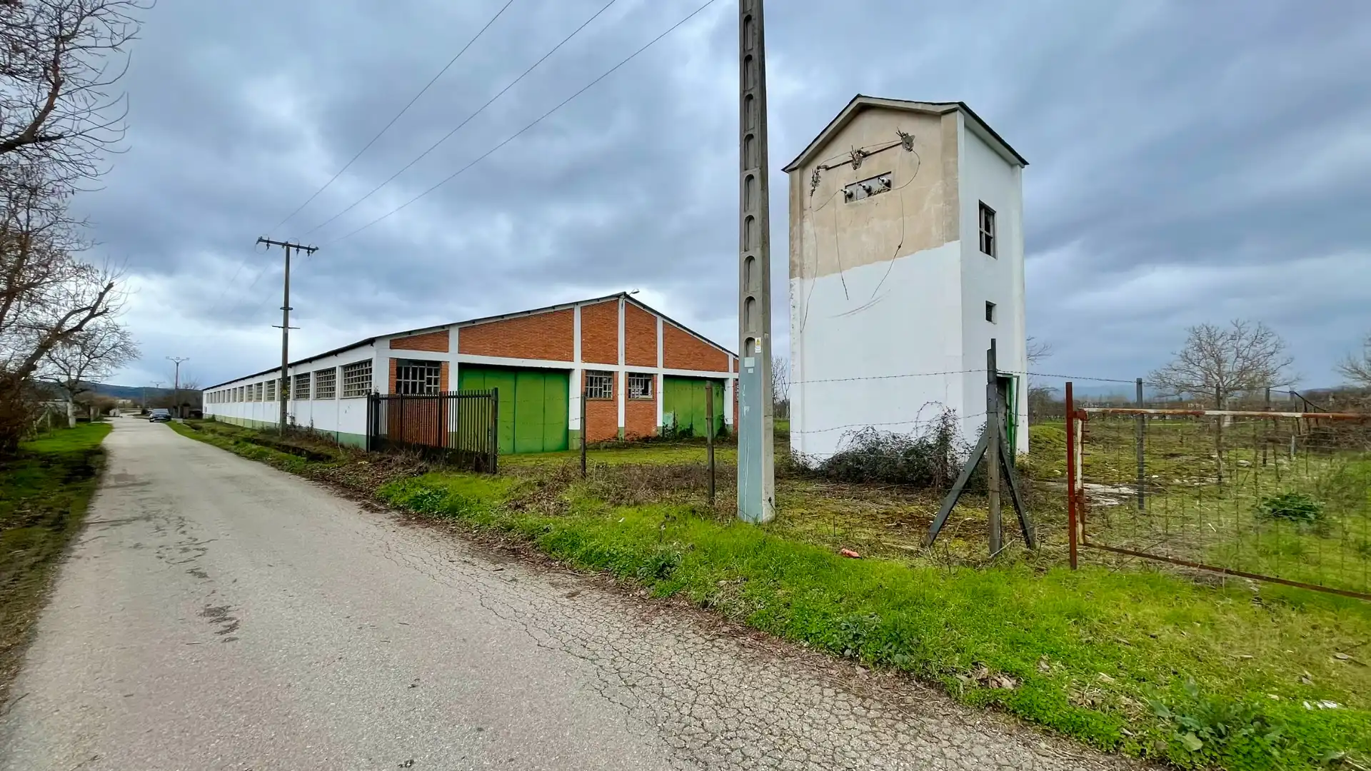Vista exterior de Nave industrial en venta en Ponferrada