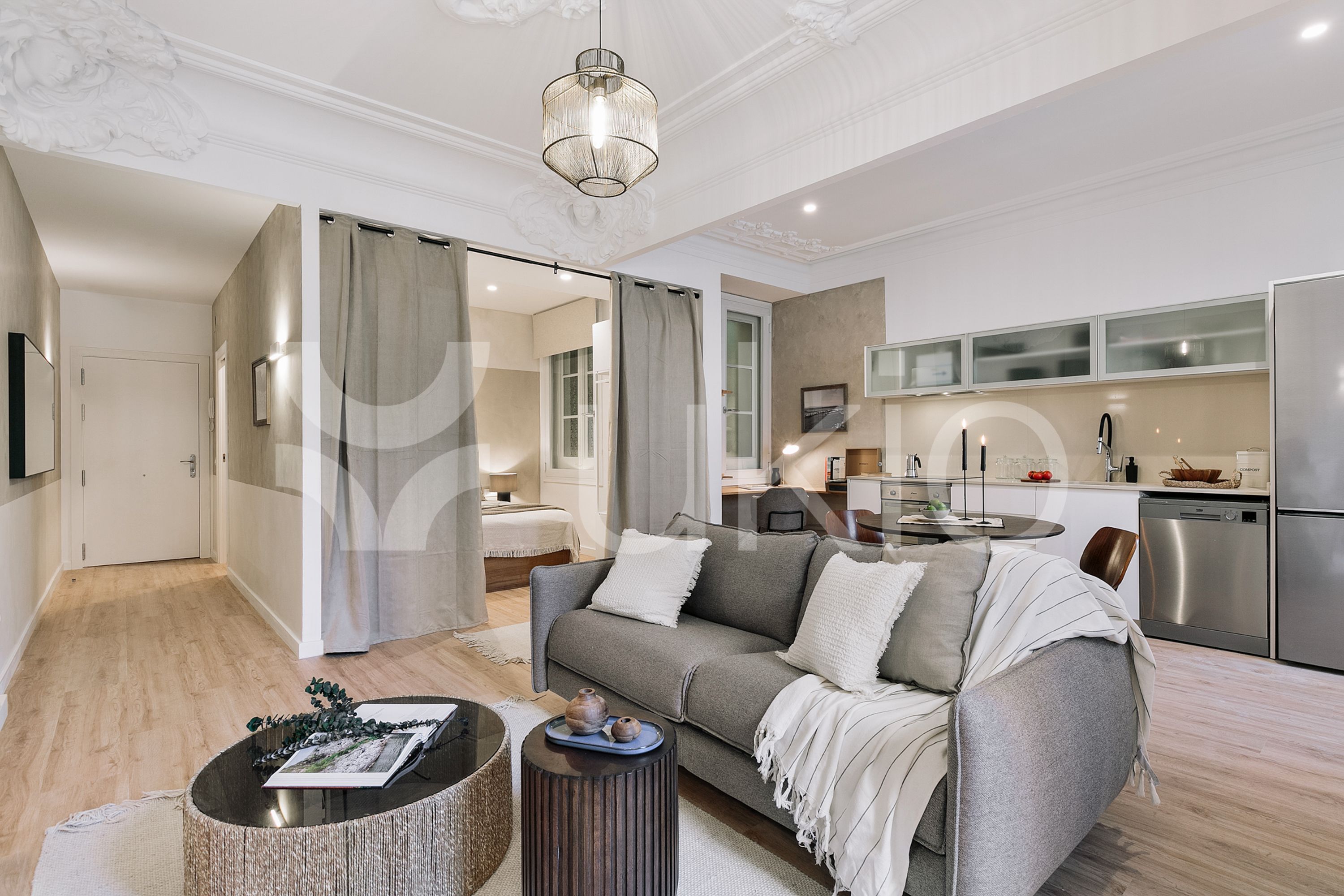 Sala d'estar de Estudi de lloguer en  Barcelona Capital amb Aire condicionat, Calefacció i Moblat