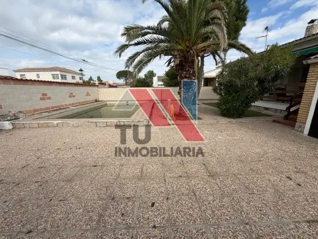 Vista exterior de Casa o xalet en venda en Villamiel de Toledo amb Aire condicionat, Terrassa i Piscina