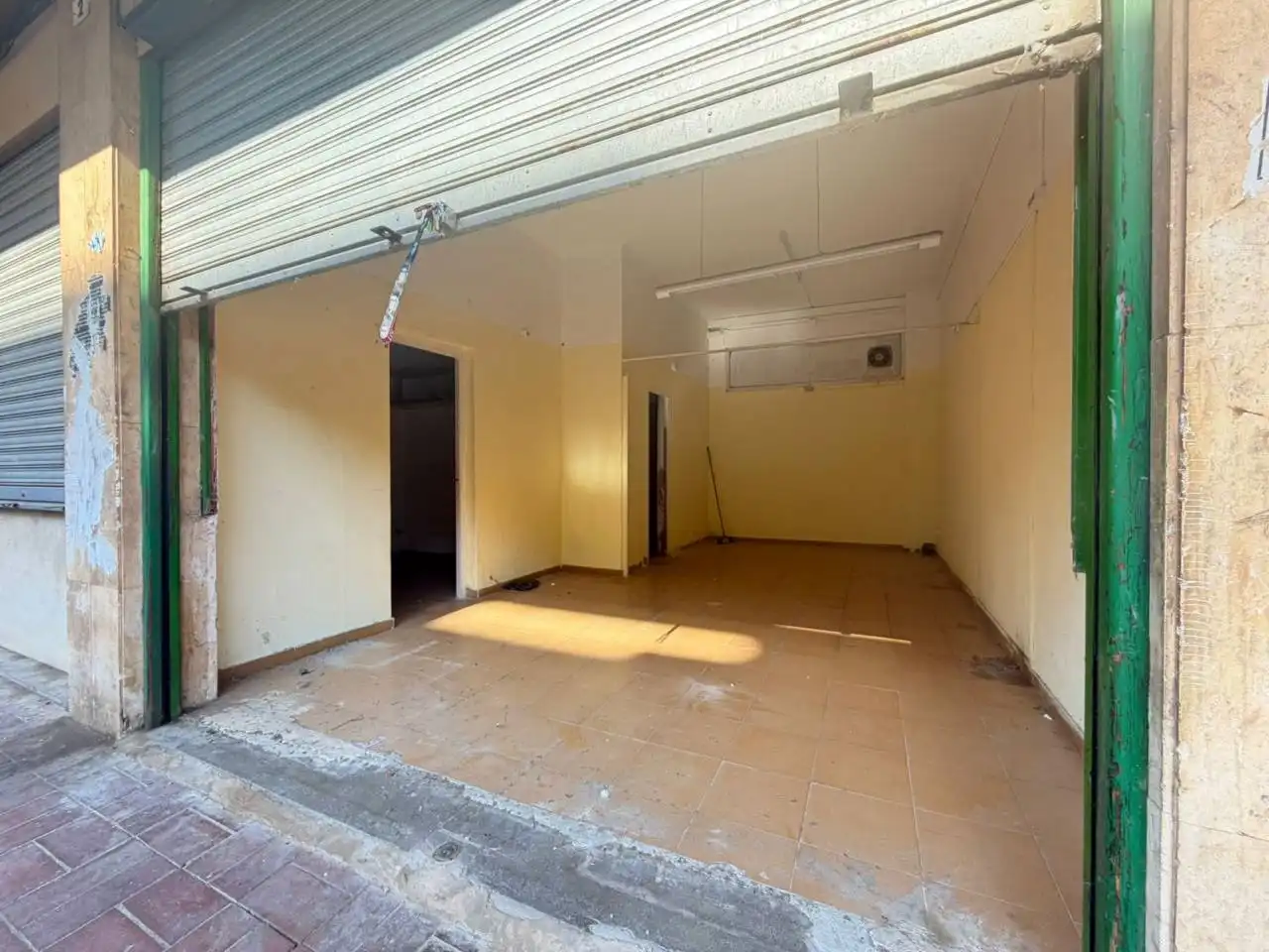 Local comercial en venda a Plaza Antoni Gaudí