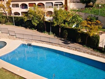 Pis amb piscina en venda a Arroyo de la Miel
