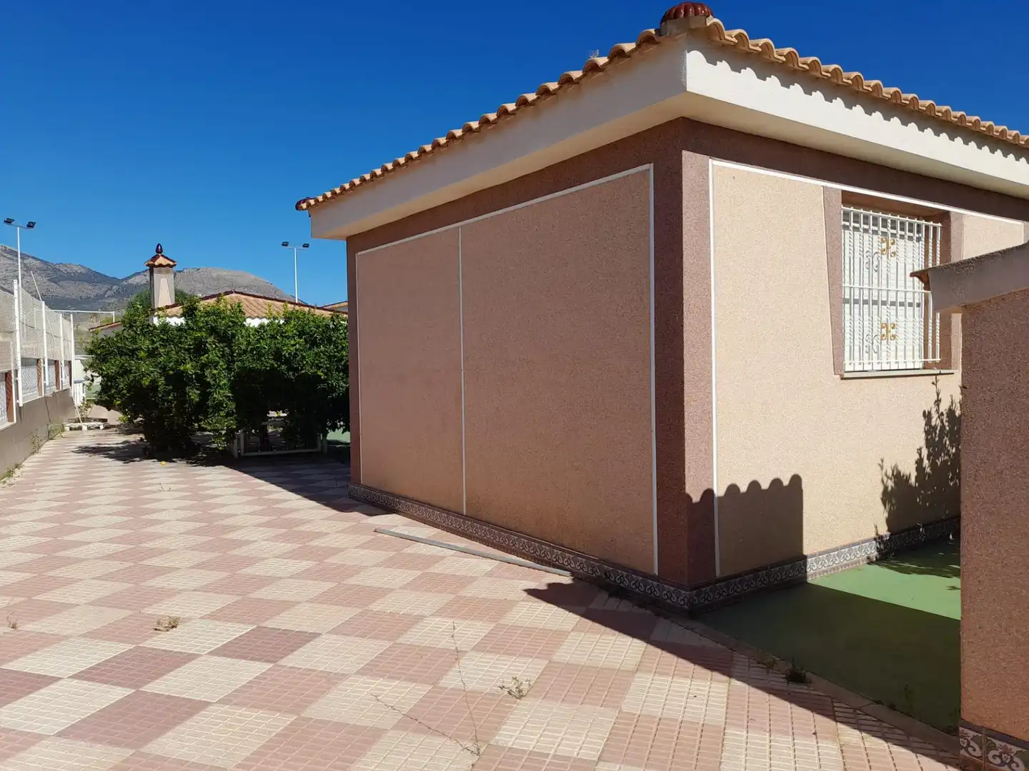 Vista exterior de Casa o xalet en venda en Alicante / Alacant amb Calefacció, Jardí privat i Terrassa