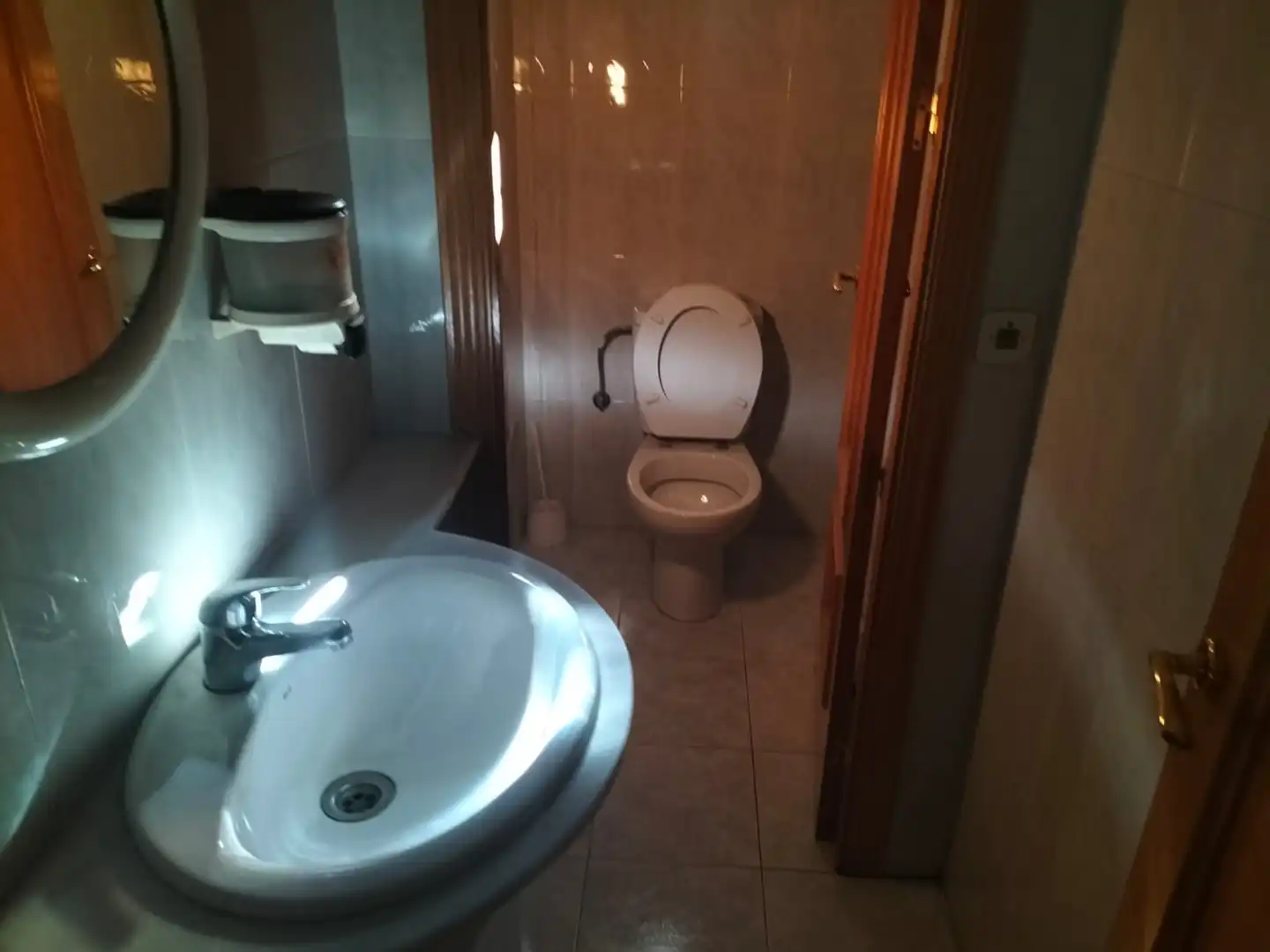 Baño de Local en venta en Madrid con Aire acondicionado
