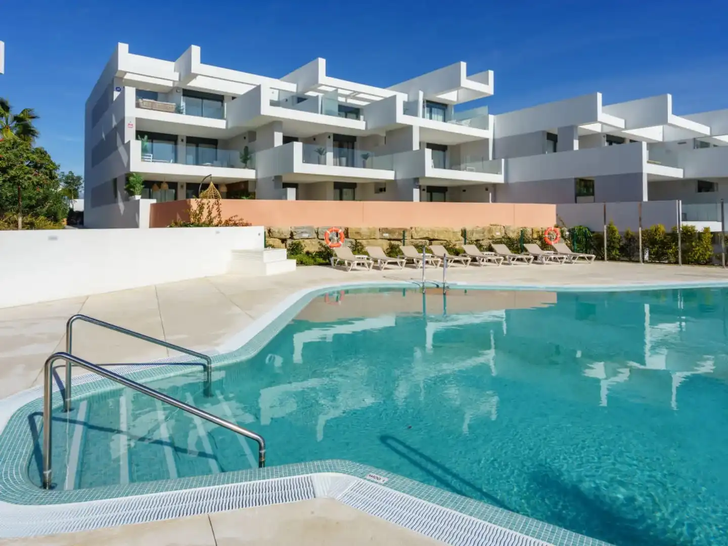 Schwimmbecken von Dachboden zum Verkauf in Manilva mit Klimaanlage, Heizung und Terrasse